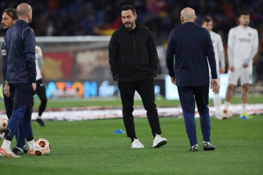 Roma, İtalya 07.03.2024: Roberto De Zerbi Brighton teknik direktörü UEFA Avrupa Ligi 2023-2024, 16. tur öncesi Roma 'daki Olimpiyat Stadyumu' nda AS Roma ile Brighton & Hove Albion arasındaki ısınma maçında.