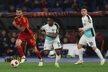 Roma, İtalya 07.03.2024: Brighton 'dan Tariq Lamptey UEFA Avrupa Ligi 2023-2024, 16. tur, AS Roma ile Brighton & Hove Albion arasında Roma Olimpiyat Stadyumu' nda oynanan futbol karşılaşmasında.