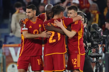 Roma, İtalya 07.03.2024: Romanlardan Romelu Lukaku 2-0 gol attı ve UEFA Avrupa Ligi 2023-2024, 16. tur, Roma 'daki Olimpiyat Stadyumu' nda AS Roman - Brighton & Hove Albion arasındaki futbol karşılaşmasını takımla birlikte kutladı..