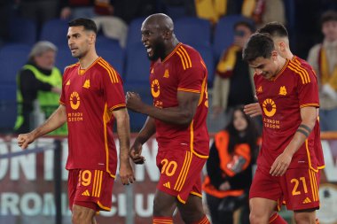 Roma, İtalya 07.03.2024: Romanlardan Romelu Lukaku 2-0 gol attı ve UEFA Avrupa Ligi 2023-2024, 16. tur, Roma 'daki Olimpiyat Stadyumu' nda AS Roman - Brighton & Hove Albion arasındaki futbol karşılaşmasını takımla birlikte kutladı..