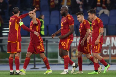 Roma, İtalya 07.03.2024: Romanlardan Romelu Lukaku 2-0 gol attı ve UEFA Avrupa Ligi 2023-2024, 16. tur, Roma 'daki Olimpiyat Stadyumu' nda AS Roman - Brighton & Hove Albion arasındaki futbol karşılaşmasını takımla birlikte kutladı..