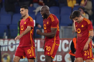 Roma, İtalya 07.03.2024: Romanlardan Romelu Lukaku 2-0 gol attı ve UEFA Avrupa Ligi 2023-2024, 16. tur, Roma 'daki Olimpiyat Stadyumu' nda AS Roman - Brighton & Hove Albion arasındaki futbol karşılaşmasını takımla birlikte kutladı..