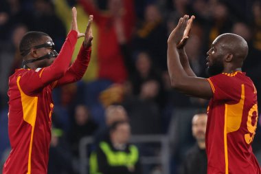 Roma, İtalya 07.03.2024: Romanlardan Romelu Lukaku 2-0 gol attı ve UEFA Avrupa Ligi 2023-2024, 16. tur, Roma 'daki Olimpiyat Stadyumu' nda AS Roman - Brighton & Hove Albion arasındaki futbol karşılaşmasını takımla birlikte kutladı..
