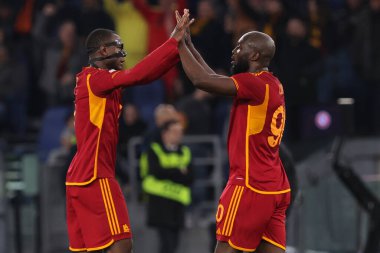 Roma, İtalya 07.03.2024: Romanlardan Romelu Lukaku 2-0 gol attı ve UEFA Avrupa Ligi 2023-2024, 16. tur, Roma 'daki Olimpiyat Stadyumu' nda AS Roman - Brighton & Hove Albion arasındaki futbol karşılaşmasını takımla birlikte kutladı..