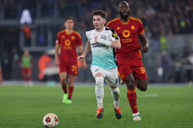 Roma, İtalya 07.03.2024: Brighton 'dan Billy Gilmour, UEFA Avrupa Ligi 2023-2024 sezonunda Roman Romelu Lukaku, Roma' daki Olimpiyat Stadyumu 'nda AS Roman - Brighton & Hove Albion arasındaki futbol karşılaşması.