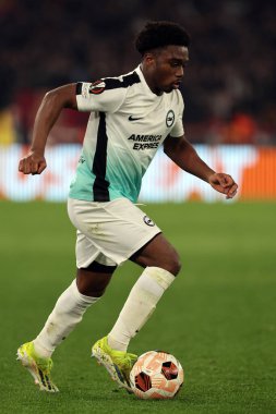 Roma, İtalya 07.03.2024: UEFA Avrupa Ligi 2023-2024 döneminde Brighton 'dan Tariq Lamptey, Roma' daki Olimpiyat Stadyumu 'nda AS Roma ile Brighton & Hove Albion arasındaki futbol karşılaşması..