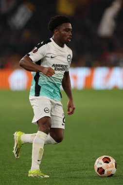 Roma, İtalya 07.03.2024: UEFA Avrupa Ligi 2023-2024 döneminde Brighton 'dan Tariq Lamptey, Roma' daki Olimpiyat Stadyumu 'nda AS Roma ile Brighton & Hove Albion arasındaki futbol karşılaşması..