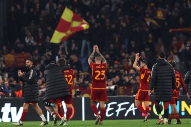 Roma, İtalya 07.03.2024: Roman oyuncular UEFA Avrupa Ligi 2023-2024, 16. tur, AS Roman - Brighton & Hove Albion arasındaki futbol karşılaşmasının zaferini Roma 'daki Olimpiyat Stadyumu' nda kutladılar..