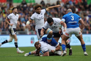 Roma, İtalya 09.03.2024: Pierre Schoeman (İskoçya) 9 Mart 2024 tarihinde İtalya ile İskoçya arasında İtalya 'nın başkenti İtalya' nın başkenti Stadio Olimpico 'da oynanan Guinness Altı Milletler 2024 turnuva karşılaşmasında Danilo FISCHETTI (italy) önderliğinde mücadele etti.