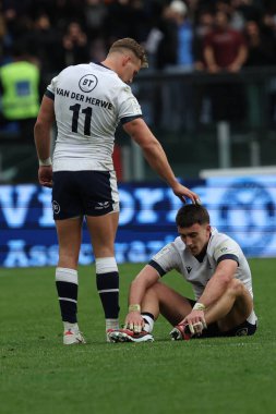 Roma, İtalya 09.03.2024: İskoçya oyuncularından hayal kırıklığı, İtalya ise İtalya 'nın İtalya' nın başkenti Stadio Olimpico 'da oynanan Guinness Altı Milletler 2024 turnuva maçının galibiyetini kutluyor.