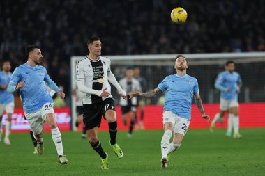 Roma, İtalya 11.03.2024: Udinese 'li Lorenzo Lucca, Lazio' lu Manuel Lazzari İtalyan Serisi A TIM 2023-2024 futbol karşılaşmasında SS Lazio 'ya karşı Udinese Calcio Roma Olimpiyat Stadyumu' nda.