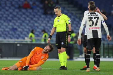 Roma, İtalya 11.03.2024: İtalyan Serie A TIM 2023-2024 futbol karşılaşmasında Lazio, Udinese Calcio 'ya karşı Roma Olimpiyat Stadyumu' nda oynanan karşılaşmada Lazio İvan Provedel yaralandı.