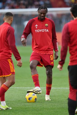 Roma, İtalya 17.03.2024: sakatlanmadan 10 ay sonra Roma 'da oynanan İtalya Serie A TIM 2023-2024 futbol karşılaşması öncesinde Roma' nın Tammy Abraham takımına geri döndü.. 
