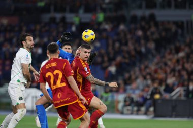 Roma, İtalya 17.03.2024: İtalya Serie A TIM 2023-2024 futbol karşılaşması sırasında AS Roma ve ABD 'li Sassuolo Calcio Roma Olimpiyat Stadyumu' nda karşı karşıya geldiler..