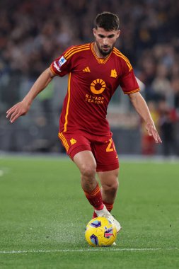 Roma, İtalya 17.03.2024: İtalya Serie A TIM 2023-2024 futbol karşılaşmasında Roman Houssem Aouar Roma 'daki Olimpiyat Stadyumu' nda AS Romanlar ABD 'li Sassuolo Calcio' ya karşı.