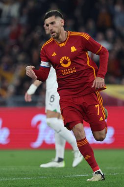 Roma, İtalya 17.03.2024: Romanyalı Lorenzo Pellegrini 1-0 'lık golü attı ve İtalya Serie A TIM 2023-2024 futbol karşılaşmasında Roma' daki Olimpiyat Stadyumu 'nda AS Roma ve ABD' li Sassuolo Calcio karşılaşmasını takımla kutladı..