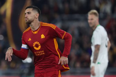 Roma, İtalya 17.03.2024: Romanyalı Lorenzo Pellegrini 1-0 'lık golü attı ve İtalya Serie A TIM 2023-2024 futbol karşılaşmasında Roma' daki Olimpiyat Stadyumu 'nda AS Roma ve ABD' li Sassuolo Calcio karşılaşmasını takımla kutladı..