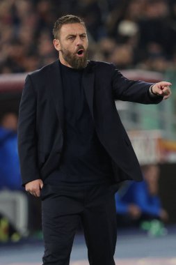Roma, İtalya 17.03.2024: İtalya Serie A TIM 2023-2024 futbol karşılaşmasında Daniele De Rossi Roma teknik direktörü AS Romanlar ABD 'li Sassuolo Calcio' ya karşı Roma Olimpiyat Stadyumu 'nda oynanan karşılaşma.