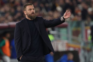 Roma, İtalya 17.03.2024: İtalya Serie A TIM 2023-2024 futbol karşılaşmasında Daniele De Rossi Roma teknik direktörü AS Romanlar ABD 'li Sassuolo Calcio' ya karşı Roma Olimpiyat Stadyumu 'nda oynanan karşılaşma.
