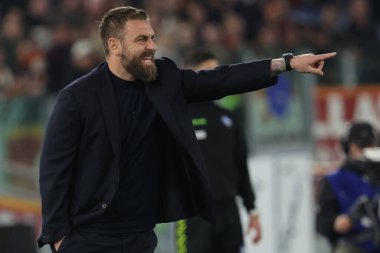 Roma, İtalya 17.03.2024: İtalya Serie A TIM 2023-2024 futbol karşılaşmasında Daniele De Rossi Roma teknik direktörü AS Romanlar ABD 'li Sassuolo Calcio' ya karşı Roma Olimpiyat Stadyumu 'nda oynanan karşılaşma.