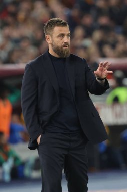Roma, İtalya 17.03.2024: İtalya Serie A TIM 2023-2024 futbol karşılaşmasında Daniele De Rossi Roma teknik direktörü AS Romanlar ABD 'li Sassuolo Calcio' ya karşı Roma Olimpiyat Stadyumu 'nda oynanan karşılaşma.