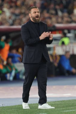 Roma, İtalya 17.03.2024: İtalya Serie A TIM 2023-2024 futbol karşılaşmasında Daniele De Rossi Roma teknik direktörü AS Romanlar ABD 'li Sassuolo Calcio' ya karşı Roma Olimpiyat Stadyumu 'nda oynanan karşılaşma.