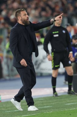 Roma, İtalya 17.03.2024: İtalya Serie A TIM 2023-2024 futbol karşılaşmasında Daniele De Rossi Roma teknik direktörü AS Romanlar ABD 'li Sassuolo Calcio' ya karşı Roma Olimpiyat Stadyumu 'nda oynanan karşılaşma.