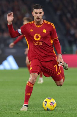 Roma, İtalya 17.03.2024: İtalya Serie A TIM 2023-2024 futbol karşılaşması sırasında Romanyalı Lorenzo Pellegrini Roma 'daki Olimpiyat Stadyumu' nda AS Romanlar ABD 'li Sassuolo Calcio' ya karşı.