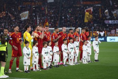 Roma, İtalya 17.03.2024: Roman takımı İtalya Serie A TIM 2023-2024 futbol karşılaşması öncesinde Roma 'daki Olimpiyat Stadyumu' nda AS Romanlar ve ABD 'li Sassuolo Calcio karşı karşıya geldi..