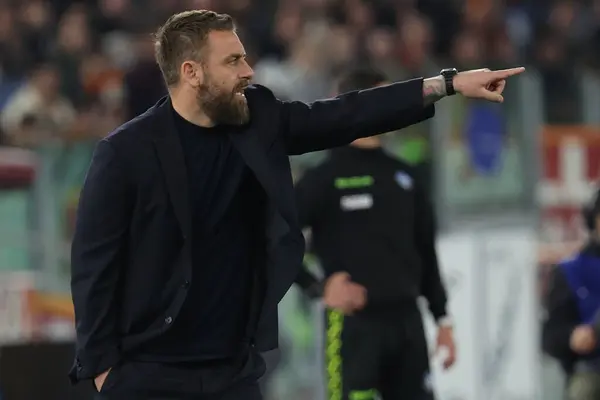 Roma, İtalya 17.03.2024: İtalya Serie A TIM 2023-2024 futbol karşılaşmasında Daniele De Rossi Roma teknik direktörü AS Romanlar ABD 'li Sassuolo Calcio' ya karşı Roma Olimpiyat Stadyumu 'nda oynanan karşılaşma.