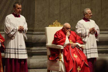 Roma, İtalya 29.03.2024: Papa Francis, Paskalya Kutsal Haftası 2024 için Aziz Peter Bazilikası Altare della Confessione 'de Tanrı' nın Tutkusunun Kutlanması törenini kutluyor 