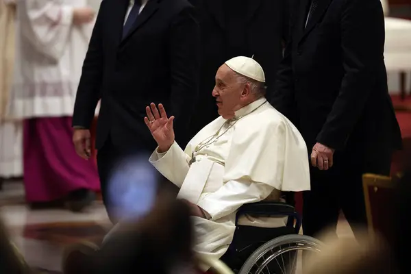 stock image Vatican City, Italy 30.03.2024: Pope Francis presides over the rite of the Easter vigil at the Altare della Confessione, St. Peter's Basilica for the Holy Week of Easter in Vatican City.