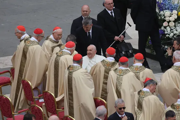 stock image Vatican City, Italy 31.03.2024:  Pope Francis presides over the rite of Easter mass in the churchyard of St. Peter's Square for Easter Holy Week at the Vatican City in Rome