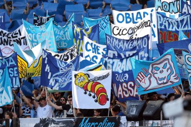 Roma, İtalya 06.04.2024: İtalyan Serisi A TIM 2023-2024 futbol karşılaşmasında Lazio taraftarlarının koreografisi AS ROMA 'ya karşı Roma Olimpiyat Stadyumu' nda SS LAZIO.