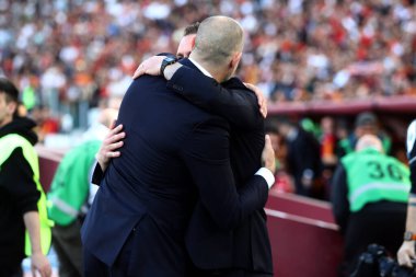 Roma, İtalya 06.04.2024: Lazio 'nun Igor Tudor teknik direktörü Daniele De Rossi' yi İtalyan Serie A TIM 2023-2024 futbol karşılaşması derbisi AS ROMA, Roma 'daki Olimpiyat Stadyumu' nda SS LAZIO 'ya karşı.