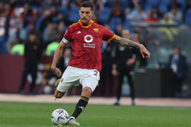 Roma, İtalya 06.04.2024: İtalyan Serisi A TIM 2023-2024 futbol karşılaşmasında Lorenzo Pellegrini Roma 'daki Olimpiyat Stadyumu' nda AS ROMA SS LAZIO 'ya karşı.