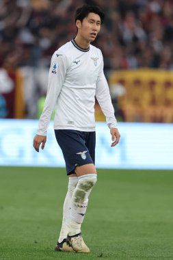 Roma, İtalya 06.04.2024: İtalyan Serie A TIM 2023-2024 futbol karşılaşmasında Lazio 'lu Daichi Kamada AS ROMA, Roma' daki Olimpiyat Stadyumu 'nda SS LAZIO' ya karşı.