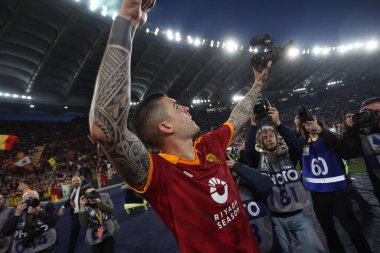 Roma, İtalya 06.04.2024: Roman Gianluca Mancini İtalya Serie A TIM 2023-2024 futbol karşılaşması derbisi sonunda Roma 'daki Olimpiyat Stadyumu' nda SS LAZIO 'ya karşı zafer kazandı.