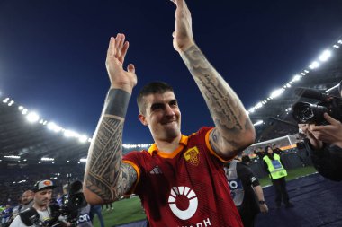 Roma, İtalya 06.04.2024: Roman Gianluca Mancini İtalya Serie A TIM 2023-2024 futbol karşılaşması derbisi sonunda Roma 'daki Olimpiyat Stadyumu' nda SS LAZIO 'ya karşı zafer kazandı.