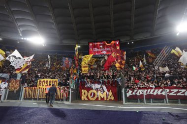 Roma, İtalya 06.04.2024: Roma İtalya Serisi A TIM 2023-2024 futbol karşılaşması sonunda Roma Olimpiyat Stadyumu 'nda AS ROMA SS LAZIO' ya karşı zafer kazandı.