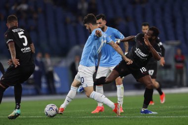 Roma, İtalya 12.04.2024: Lazio 'dan Luis Alberto, İtalya Serisi A TIM 2023-2024 futbol müsabakası sırasında Salernitana Coulibaly of Salernitana SS LAZIO vS SALERNITANA CALCIO Roma Olimpiyat Stadyumu' nda.