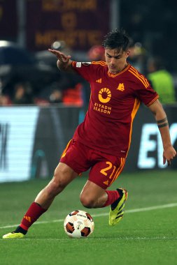 Roma, İtalya 18.04.2024: UEFA Avrupa Ligi 2023-2024 döneminde Romanlardan Paulo Dybala, çeyrek final, AS Roman ve AC Milan arasındaki Roma Olimpiyat Stadyumu karşılaşması.