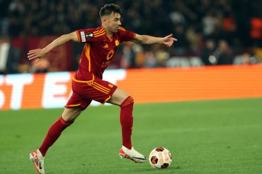 Roma, İtalya 18.04.2024: UEFA Avrupa Ligi 2023-2024 çeyrek final karşılaşmasında Roman Stephan El Shaarawy Roma 'daki Olimpiyat Stadyumu' nda AS Roman ve AC Milan arasındaki futbol karşılaşması.