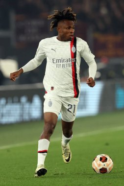 Roma, İtalya 18.04.2024: Milan 'dan Samuel Chukwueze UEFA Avrupa Ligi 2023-2024 çeyrek final maçında, AS Roman ve AC Milan arasındaki Roma Olimpiyat Stadyumu karşılaşmasında.