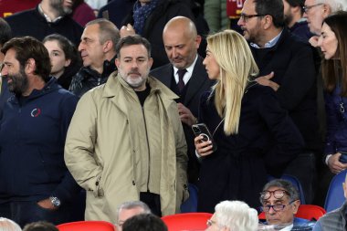 Roma, İtalya 18.04.2024: Fausto Brizzi, Silvia Salis, UEFA Avrupa Ligi 2023-2024 çeyrek final karşılaşmasında, AS Roman ve AC Milan arasında Roma 'daki Olimpiyat Stadyumu' nda oynanan karşılaşma..