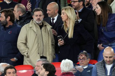 Roma, İtalya 18.04.2024: Fausto Brizzi, Silvia Salis, UEFA Avrupa Ligi 2023-2024 çeyrek final karşılaşmasında, AS Roman ve AC Milan arasında Roma 'daki Olimpiyat Stadyumu' nda oynanan karşılaşma..