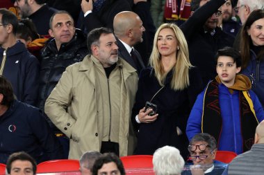 Roma, İtalya 18.04.2024: Fausto Brizzi, Silvia Salis, UEFA Avrupa Ligi 2023-2024 çeyrek final karşılaşmasında, AS Roman ve AC Milan arasında Roma 'daki Olimpiyat Stadyumu' nda oynanan karşılaşma..