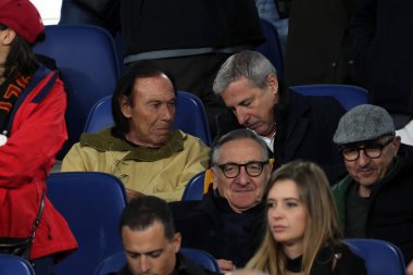 Roma, İtalya 18.04.2024: Antonello Venditti UEFA Avrupa Ligi 2023-2024 çeyrek final karşılaşmasında, AS Roma ile AC Milan arasında Roma Olimpiyat Stadyumu 'nda oynanan futbol karşılaşması.