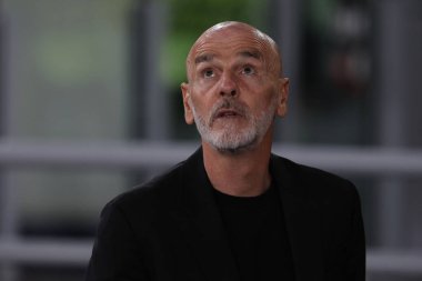 Roma, İtalya 18.04.2024: Stefano Pioli teknik direktörü Milan UEFA Avrupa Ligi 2023-2024 çeyrek final maçında, AS Roman ve AC Milan arasında Roma Olimpiyat Stadyumu 'nda oynanan karşılaşma.