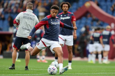 Roma, İtalya 22.04.2024: İtalyan Serie A TIM 2023-2024 futbol karşılaşması öncesinde ısınma turunda Bologna 'lı Dan Ndoye AS ROMA' ya karşı BOLOGNA FC 1909 Roma Olimpiyat Stadyumu 'nda.